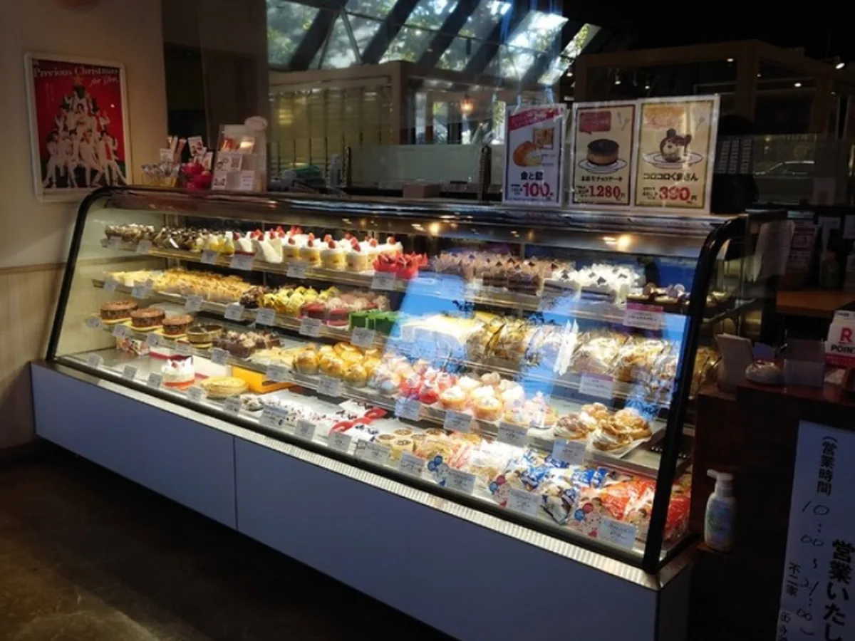 不二家レストラン ケーキショーケース